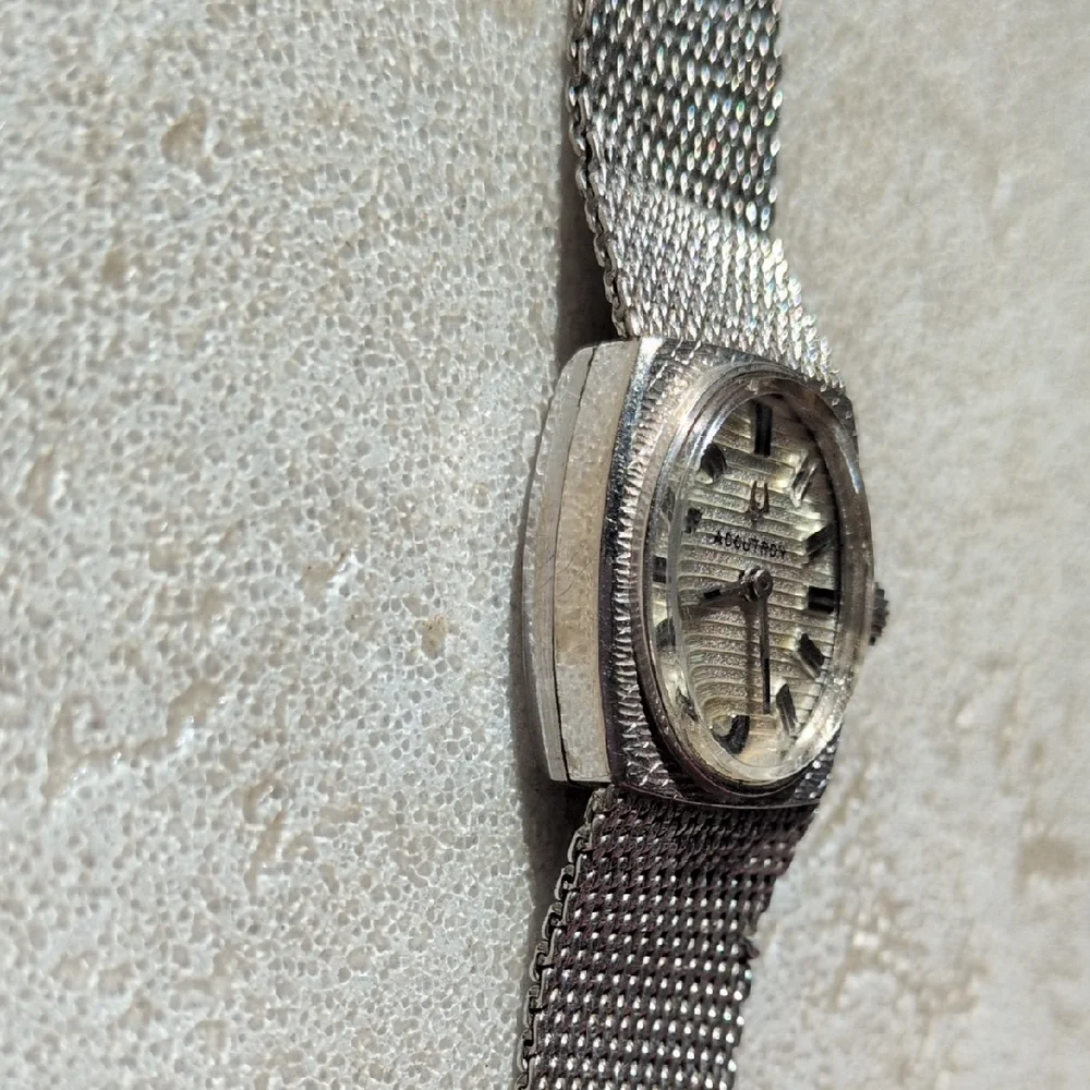 Accutron by Bulova 10k Gold Filled 1970s Vintage Mesh Bracelet Ladies Watch